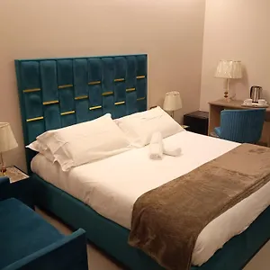 Suites&rooms Piazza Dei Martiri Bed & Breakfast